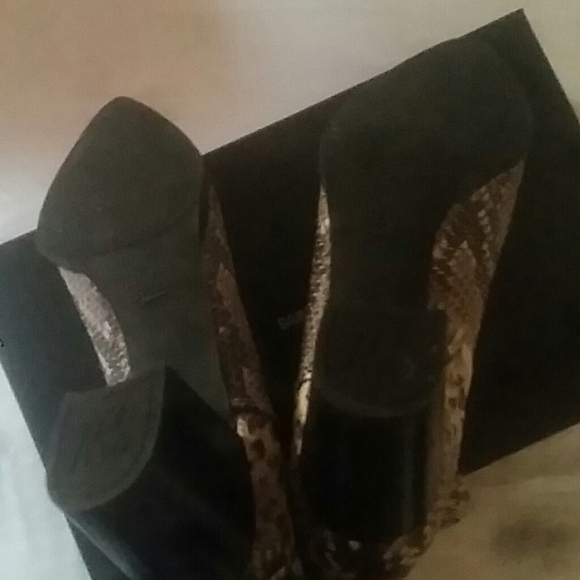 STUART WEITZMAN LEATHER ANKLE BOOTIES - Picture 4 of 4